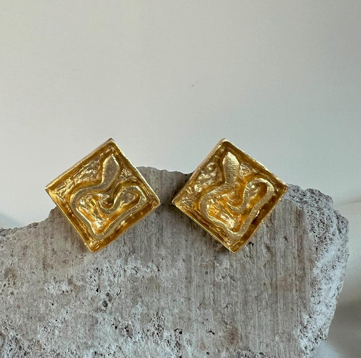 serpant studs